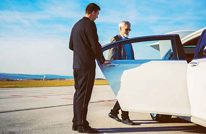 Some Reasons Why You Should Hire an Airport Limousine Service